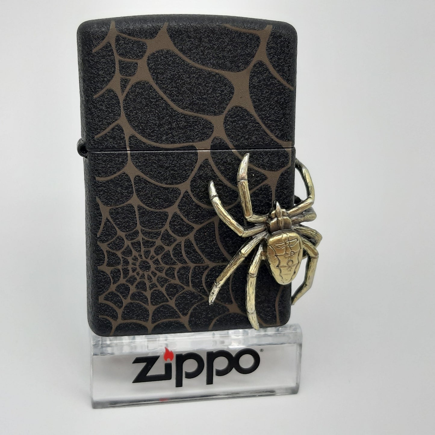 Zippo Zippo Benzinfeuerzeug Black Spider 3D mit Aschenbecher - Limited Edition xxx/1000